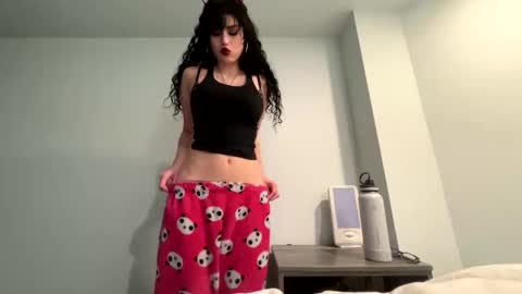 Snapshot of vampgatita chatting on 10.11.25 vampgatita online show from 10.11.25