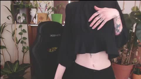 Mollyy Valentine online show from 03.31.26