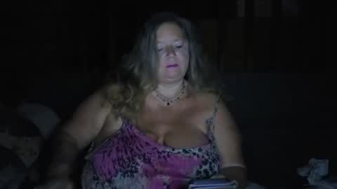 Snapshot of vampwoman chatting on 09.18.25 vampwoman online show from 09.18.25