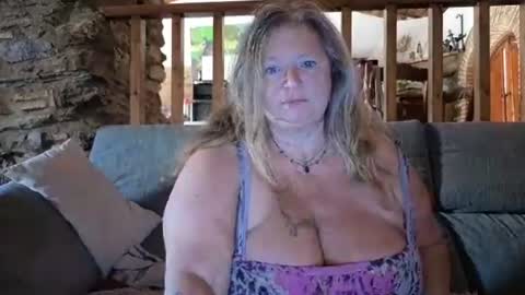 Snapshot of vampwoman chatting on 09.23.25 vampwoman online show from 09.23.25