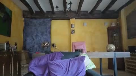 Snapshot of vampwoman chatting on 11.20.25 vampwoman online show from 11.20.25