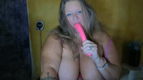 Snapshot of vampwoman chatting on 06.20.26 vampwoman online show from 06.20.26