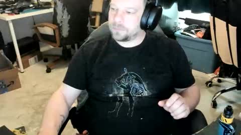 Snapshot of vandonh chatting on 11.17.25 vandonh online show from 11.17.25