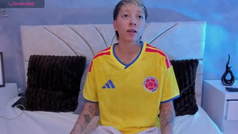 vane_grey online show from 06.18.26
