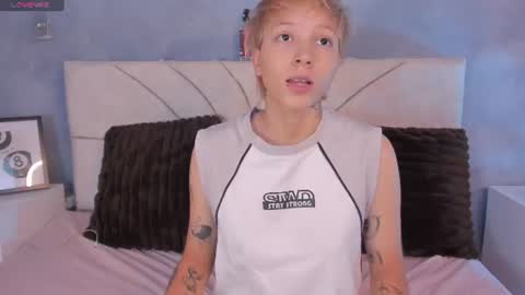 vane_grey online show from 07.11.26