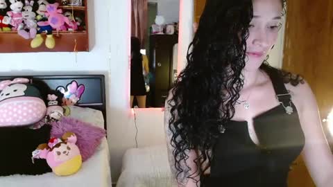 Snapshot of vanellope_vonrol chatting on 01.10.25 Vanessa online show from 01.10.25
