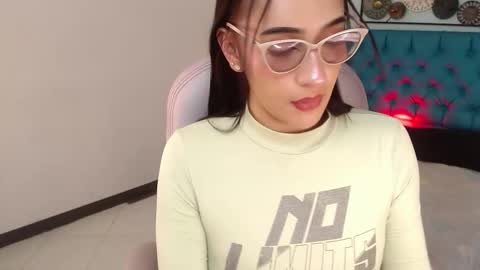 Snapshot of vanelopeee_ chatting on 11.23.25 Vane online show from 11.23.25