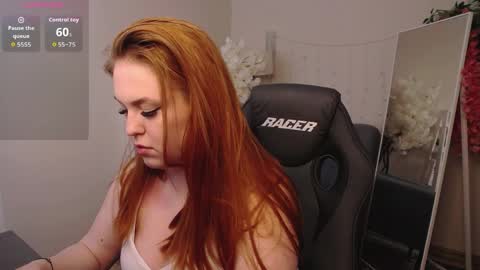 Snapshot of vanesaginger chatting on 04.07.26 vanesaginger online show from 04.07.26