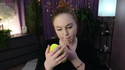 Snapshot of vanesaginger chatting on 04.13.26 vanesaginger online show from 04.13.26