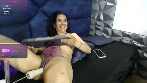 Snapshot of vanessa_7_ chatting on 11.08.25 Vanessa online show from 11.08.25