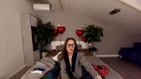 vanessabeautyy online show from 02.19.25