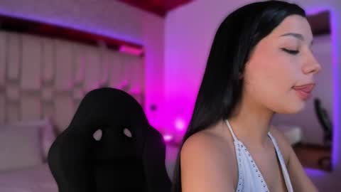 vanessaduval online show from 10.13.25