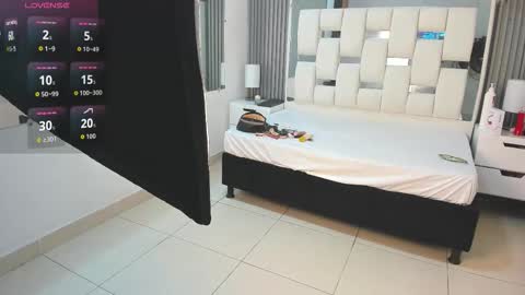 Vanessa Hard online show from 11.18.25