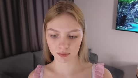 Snapshot of vanessajackson_ chatting on 03.08.26 Christie online show from 03.08.26