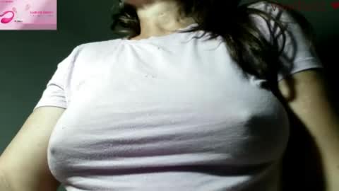 Snapshot of vanessared2 chatting on 07.14.26 Vanesared2 online show from 07.14.26