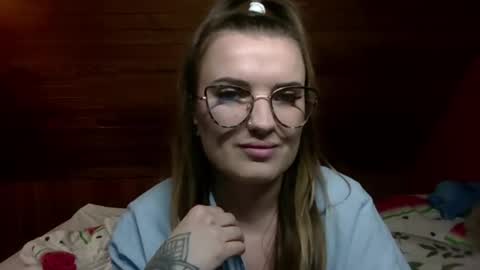 Snapshot of vanessaseduce chatting on 12.17.25 Vanessa online show from 12.17.25