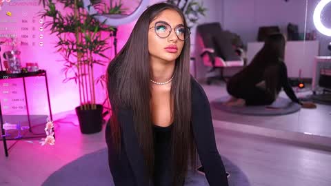 Vanessa Simon online show from 01.27.25