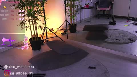 Vanessa Simon online show from 03.04.25