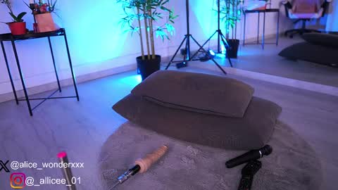 Vanessa Simon online show from 03.08.25