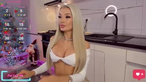 Snapshot of vanessavanne chatting on 11.24.25 Vanessa online show from 11.24.25