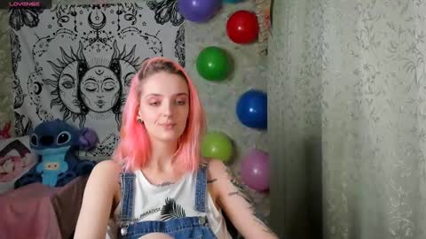 Snapshot of vanilla_arya chatting on 12.12.24 Adelina online show from 12.12.24