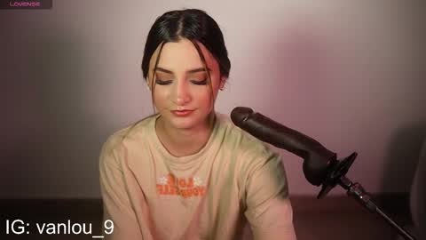 Snapshot of vaniluu9 chatting on 10.11.25 Vanilu online show from 10.11.25