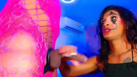 Snapshot of vannesa01 chatting on 10.30.25 vannesa01 online show from 10.30.25