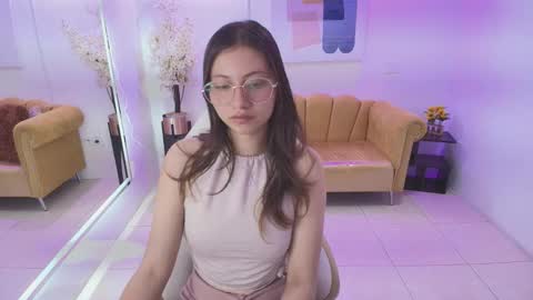 Snapshot of vannia_t18 chatting on 12.13.25 vannia t18 online show from 12.13.25