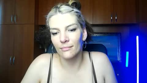 Snapshot of vanrey_ chatting on 06.05.26 Vanessa online show from 06.05.26