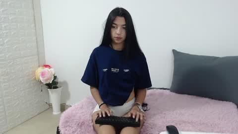 Snapshot of vanse_lust chatting on 01.21.25 Karuna online show from 01.21.25