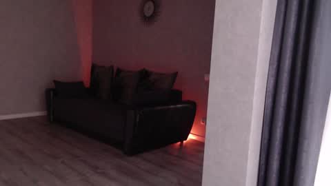 Snapshot of varonica_caprii chatting on 12.17.24 Varonica Caprii Online this week Monday Tuesday Thursday Friday online show from 12.17.24