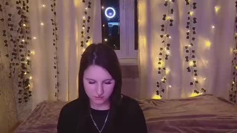 Snapshot of varymalk chatting on 12.17.25 varymalk online show from 12.17.25