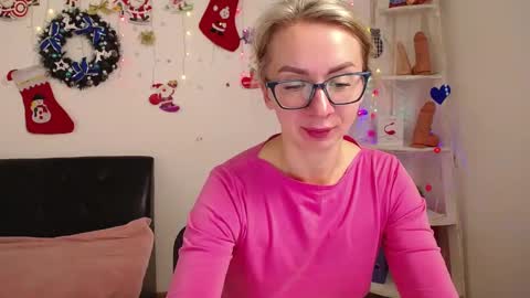 Snapshot of vasilisasii chatting on 12.30.24 Vasilisa online show from 12.30.24