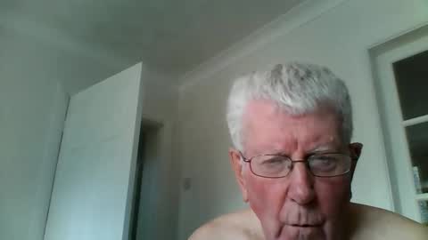 Snapshot of vassus chatting on 02.25.25 vassus online show from 02.25.25
