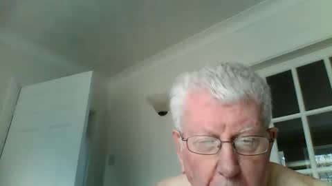 Snapshot of vassus chatting on 02.26.25 vassus online show from 02.26.25