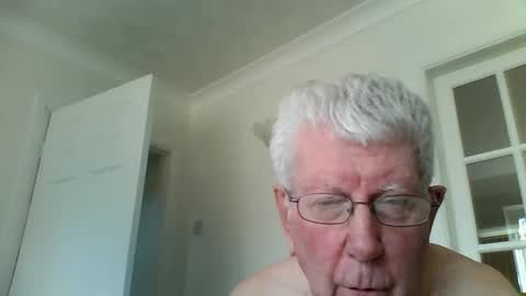 Snapshot of vassus chatting on 03.04.25 vassus online show from 03.04.25