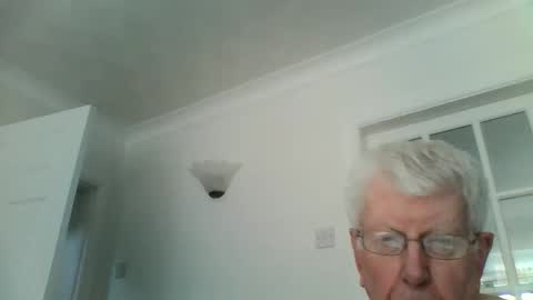 Snapshot of vassus chatting on 10.05.25 vassus online show from 10.05.25
