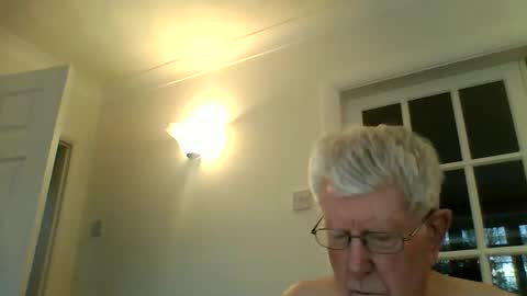Snapshot of vassus chatting on 10.27.25 vassus online show from 10.27.25