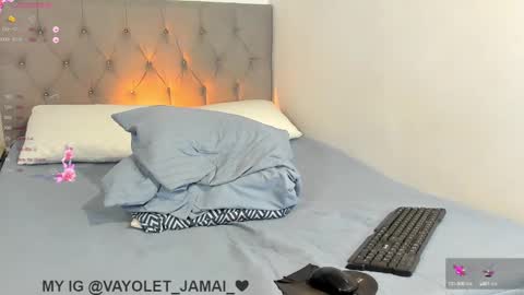 Snapshot of vayolet___ chatting on 12.20.24 Hi Im Vayolet online show from 12.20.24