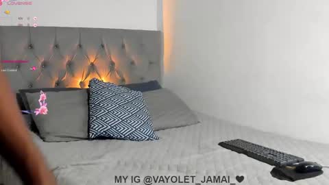 Snapshot of vayolet___ chatting on 02.04.25 Hi Im Vayolet online show from 02.04.25