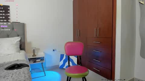 Snapshot of vayolet___ chatting on 11.12.25 Hi Im Vayolet online show from 11.12.25