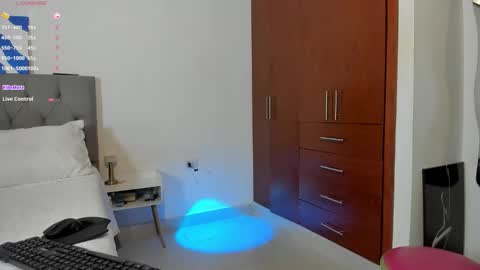 Snapshot of vayolet___ chatting on 11.19.25 Hi Im Vayolet online show from 11.19.25