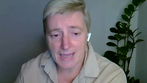 Snapshot of vea_motty chatting on 11.06.25 vea_motty online show from 11.06.25