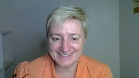 Snapshot of vea_motty chatting on 11.09.25 vea_motty online show from 11.09.25