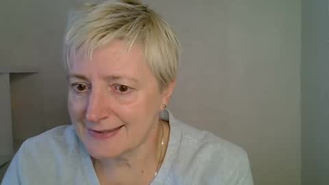 Snapshot of vea_motty chatting on 11.10.25 vea_motty online show from 11.10.25