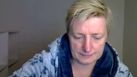 Snapshot of vea_motty chatting on 11.10.25 vea_motty online show from 11.10.25