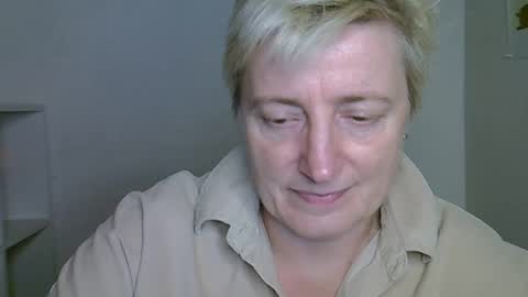 Snapshot of vea_motty chatting on 11.13.25 vea_motty online show from 11.13.25