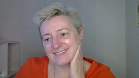 Snapshot of vea_motty chatting on 11.18.25 vea_motty online show from 11.18.25