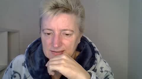 Snapshot of vea_motty chatting on 11.20.25 vea_motty online show from 11.20.25