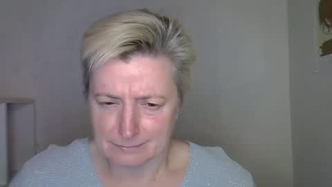 Snapshot of vea_motty chatting on 11.24.25 vea_motty online show from 11.24.25